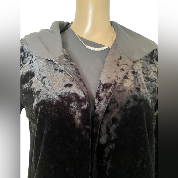 BCBG black hooded velvety jacket lined - Picture 2 of 7